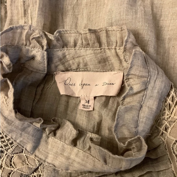 Once Upon a Time A Dream
Size M Long Sleeve Blouse - Picture 1 of 6